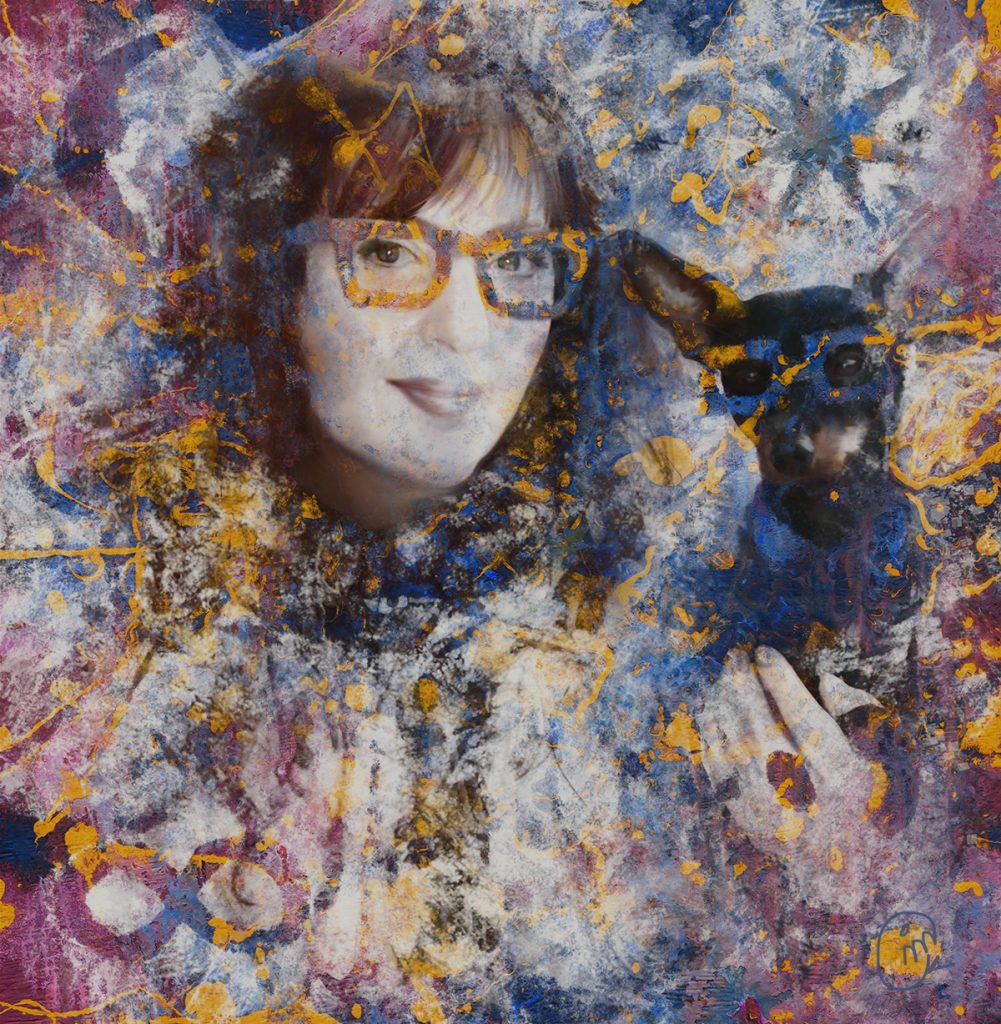 Mujer sujetando a perrito con una mano, fondo abstracto tipo fresco, ambos llevan gafas con montura de colores y el cristal transparente.